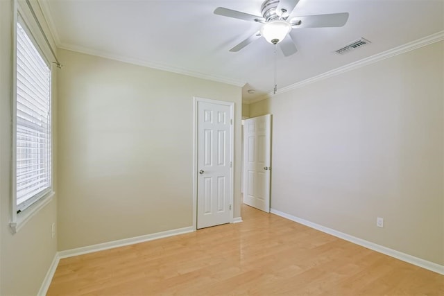 spare room featuring light hardwood / wood-style floors, crown molding, and ceiling fan