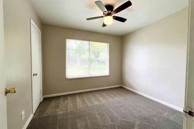 carpeted empty room featuring ceiling fan