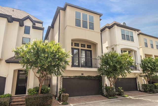 view of front of property featuring a garage