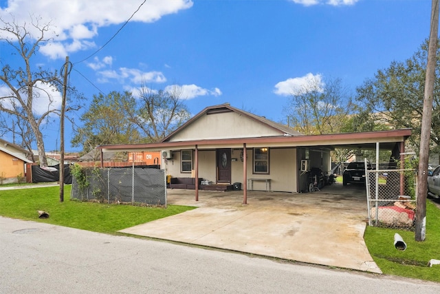 view of front of property featuring a front lawn and a carport