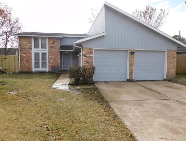 view of front of house featuring a front lawn and a garage