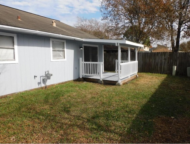 back of house featuring a yard