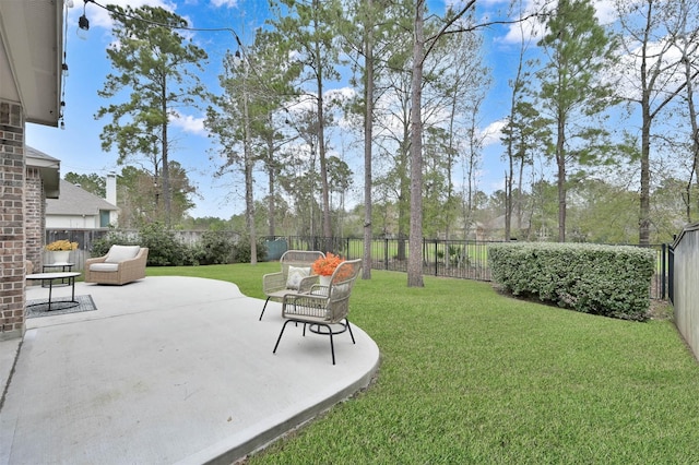 view of yard featuring a patio area