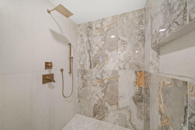 bathroom featuring tiled shower