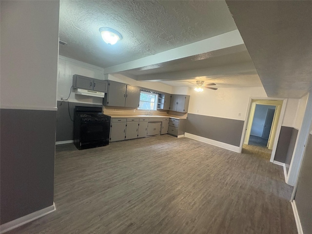 kitchen featuring a textured ceiling, dark hardwood / wood-style floors, gray cabinets, ceiling fan, and black range with gas stovetop