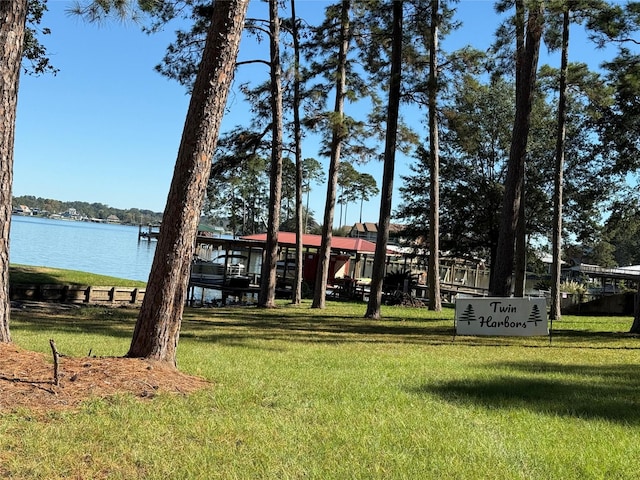 view of yard featuring a water view