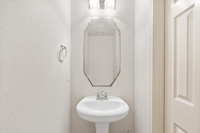 bathroom featuring sink