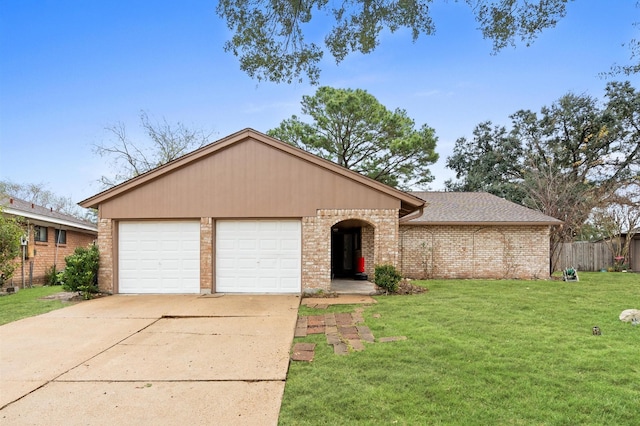 ranch-style house featuring a front yard