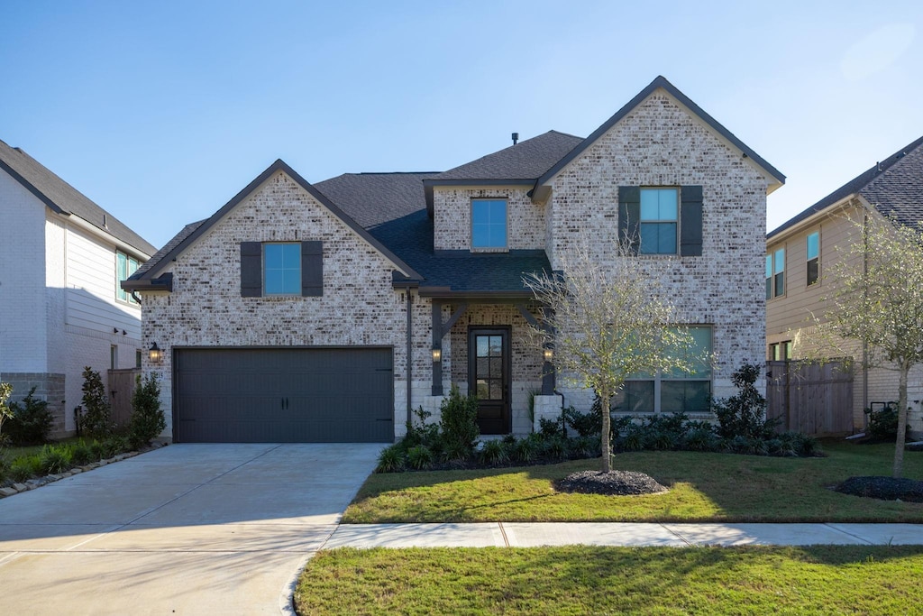 view of front of property featuring a front lawn and a garage