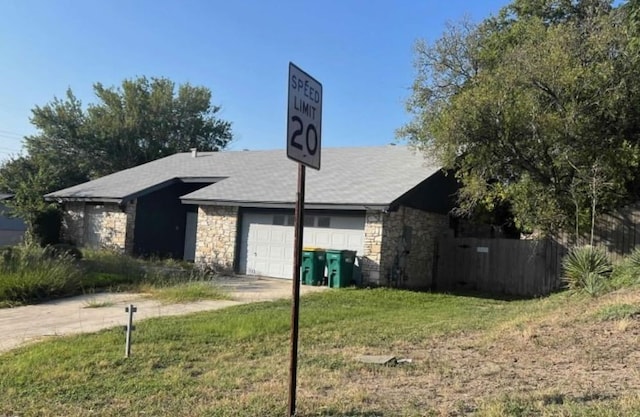 view of front of house featuring a front yard and a garage