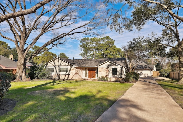 view of front of house featuring a front lawn and a garage