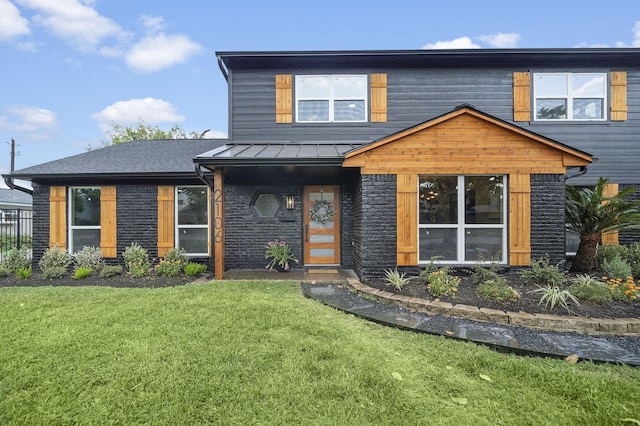 view of front of property featuring a front yard