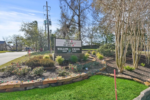 community / neighborhood sign with a yard