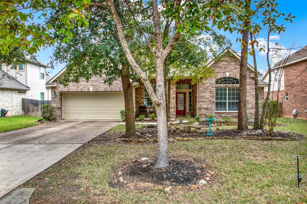 view of front of home featuring a garage and a front yard