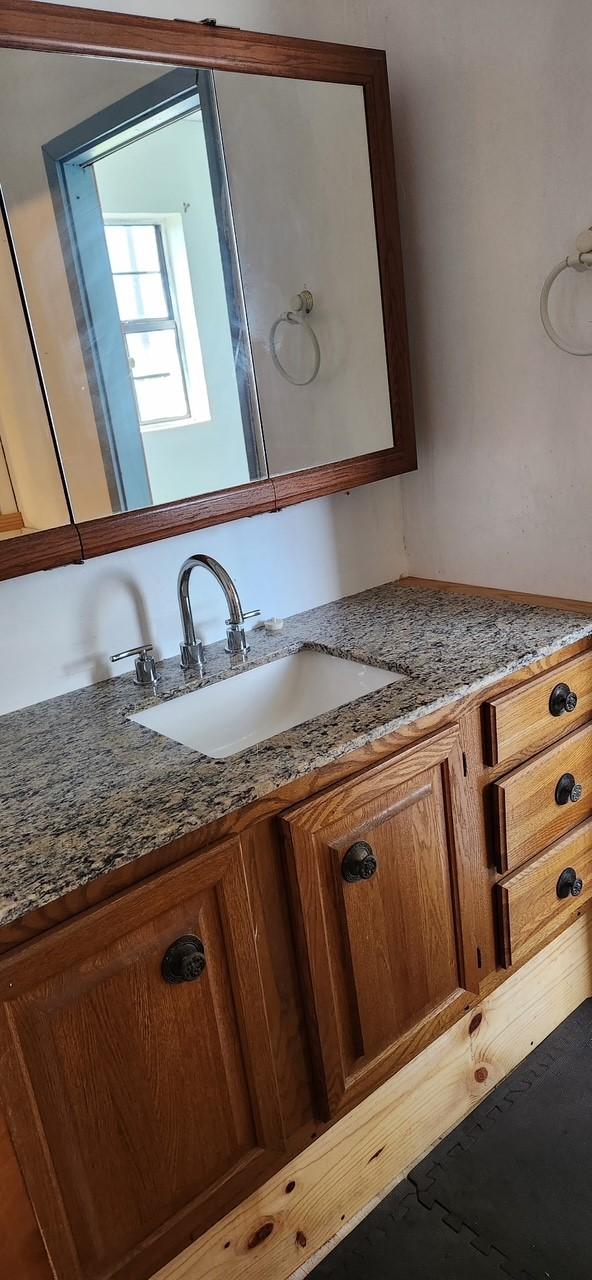 bathroom with vanity