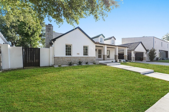 view of front of house featuring a front lawn