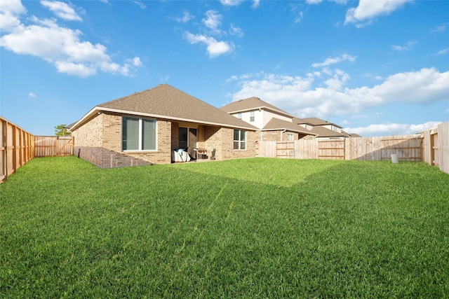 back of house featuring a lawn