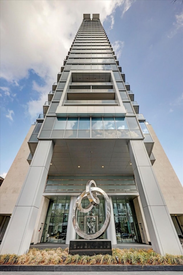 2727 Kirby Dr Unit 13C, Houston, TX 77098 - view of building exterior