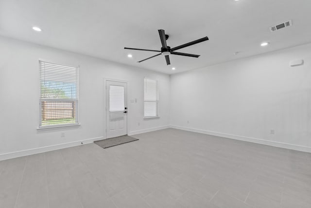 empty room featuring ceiling fan