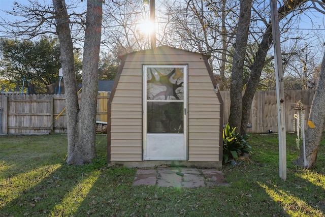 view of outdoor structure featuring a yard