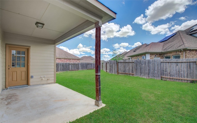 view of yard featuring a patio