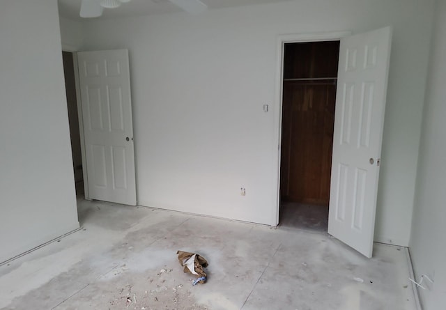 unfurnished bedroom with ceiling fan, a closet, and a walk in closet