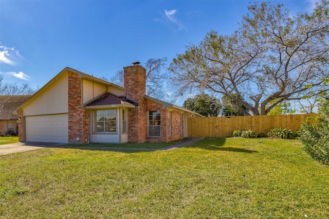 view of front of house featuring a garage and a front yard