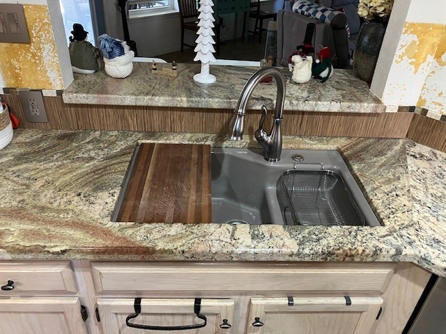 room details with light brown cabinetry