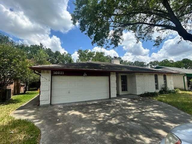 single story home featuring a garage