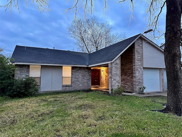 view of front of home featuring a front yard and a garage