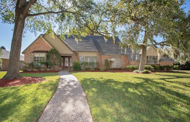 view of front facade with a front lawn