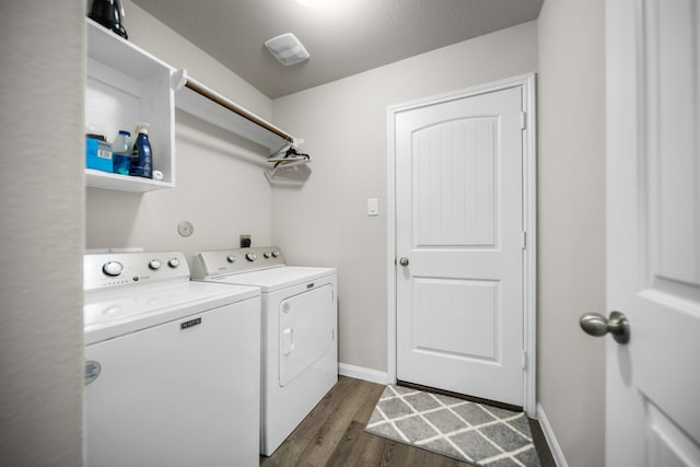 washroom with dark wood-type flooring, independent washer and dryer, and a textured ceiling