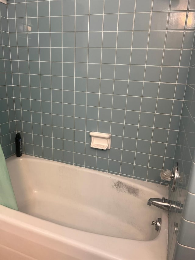 full bath with shower / bath combo