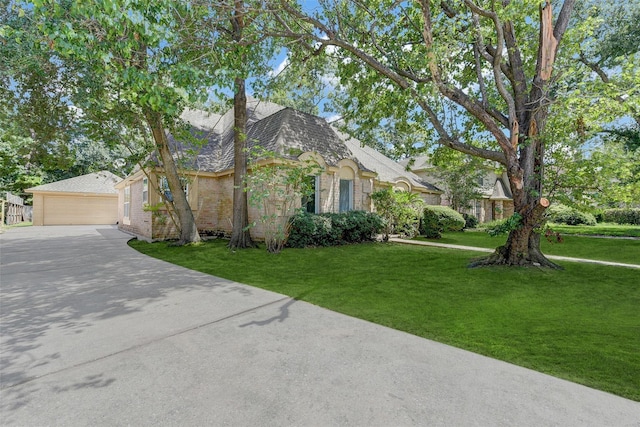 view of front facade with a garage and a front yard