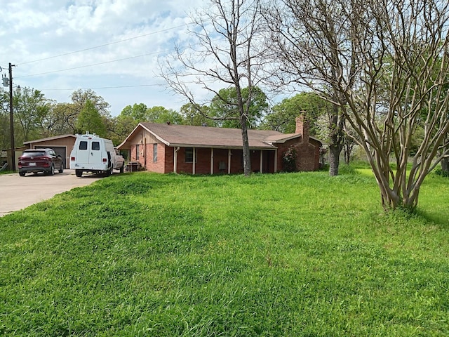 single story home featuring a front yard