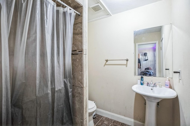 bathroom with sink, toilet, and a shower with curtain