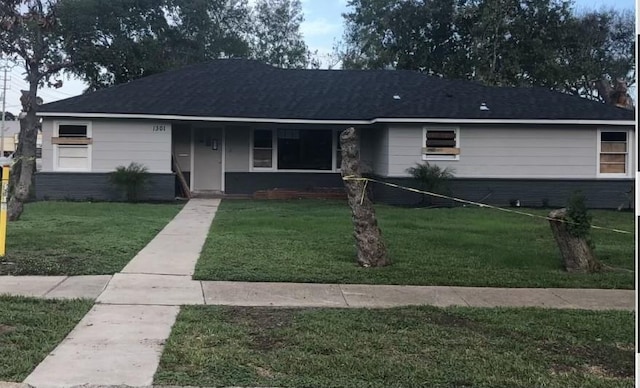 ranch-style house with a front yard