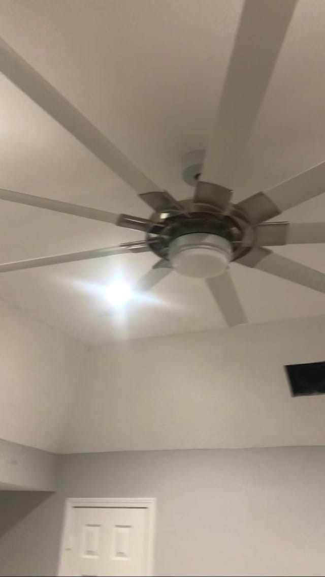 room details with ceiling fan