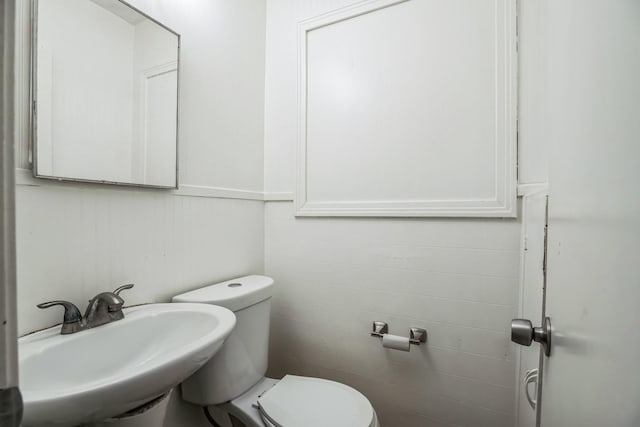 bathroom featuring sink and toilet