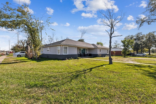 ranch-style home featuring a front lawn