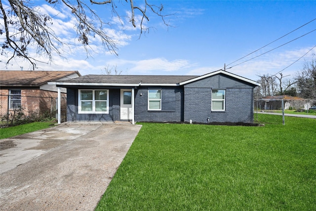 ranch-style home featuring a front yard