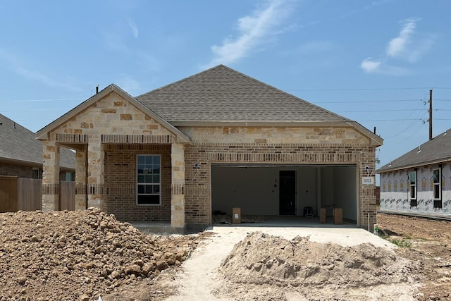 view of front facade featuring a garage