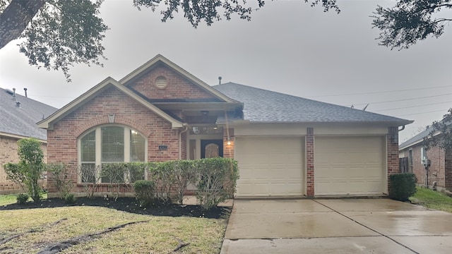 view of front facade featuring a front lawn and a garage