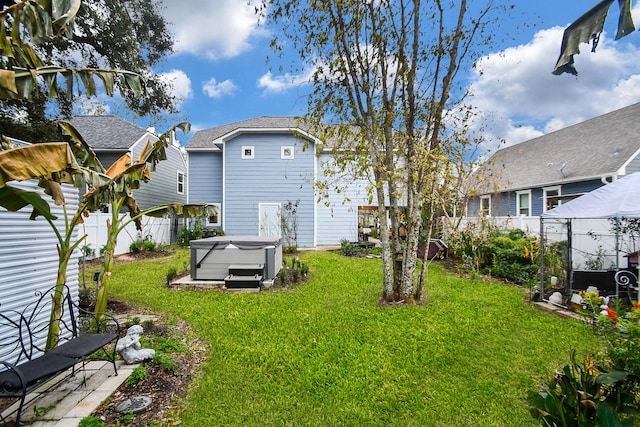 view of yard featuring a hot tub