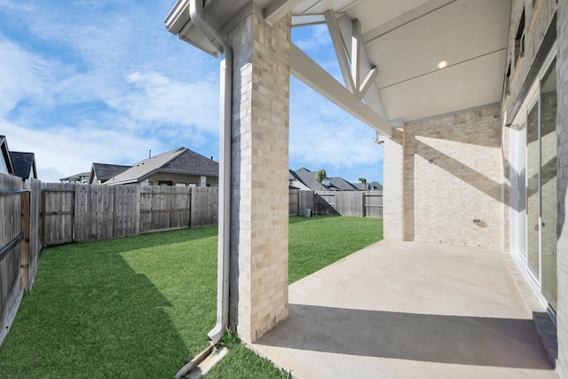 view of yard featuring a patio area