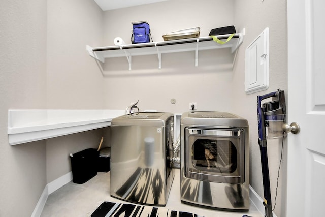 laundry area with laundry area, independent washer and dryer, baseboards, and tile patterned floors