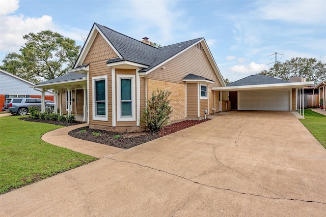 view of front of home featuring a front yard and a garage