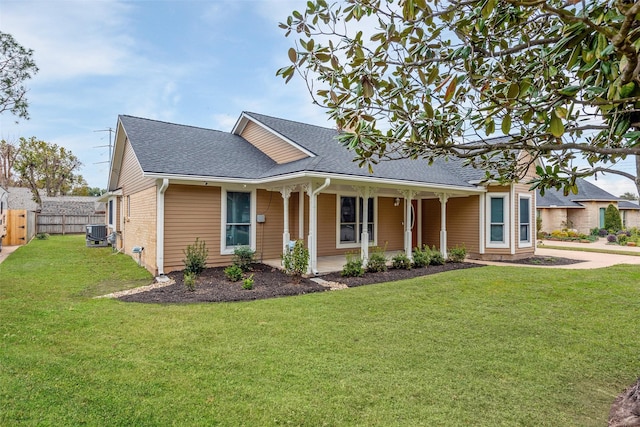 view of front facade featuring a front yard and central AC