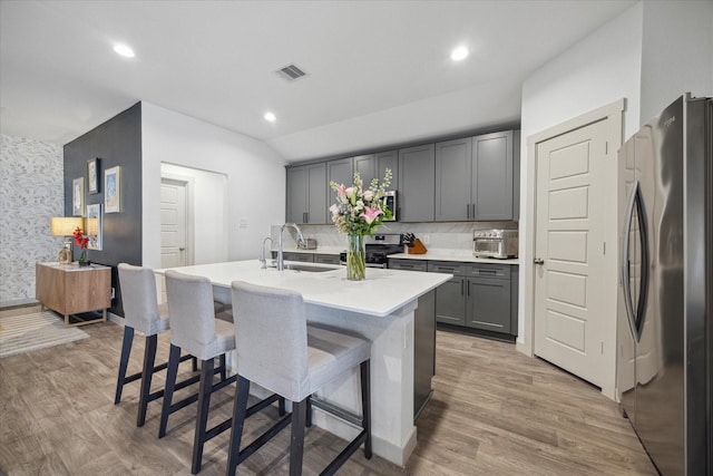 kitchen featuring a sink, stainless steel appliances, gray cabinets, and visible vents