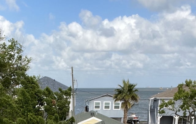 641 4th St, San Leon, TX 77539 - exterior space